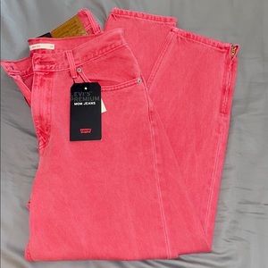 NEW WITH TAGS Levi’s Mom Jeans